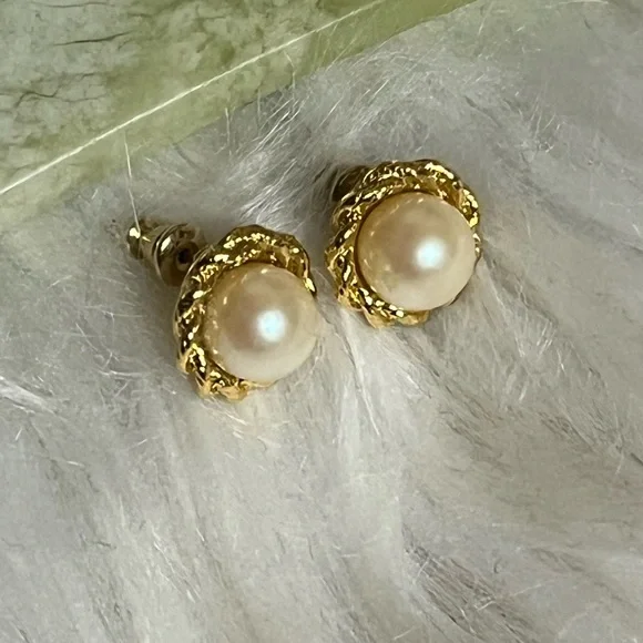 Pearl Stud Earrings - Picture 2 of 6